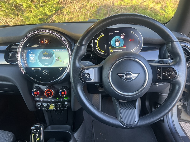 MINI Electric Hatch Cooper SE 32.6kWh Level 2 Hatchback 3dr Electric Auto (184 ps) | 1 FORMER KEEPER|VAT QUALIFYING - U11267