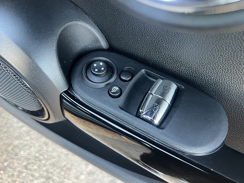 MINI Electric Hatch Cooper SE 32.6kWh Level 2 Hatchback 3dr Electric Auto (184 ps) | 1 FORMER KEEPER|VAT QUALIFYING - U11267