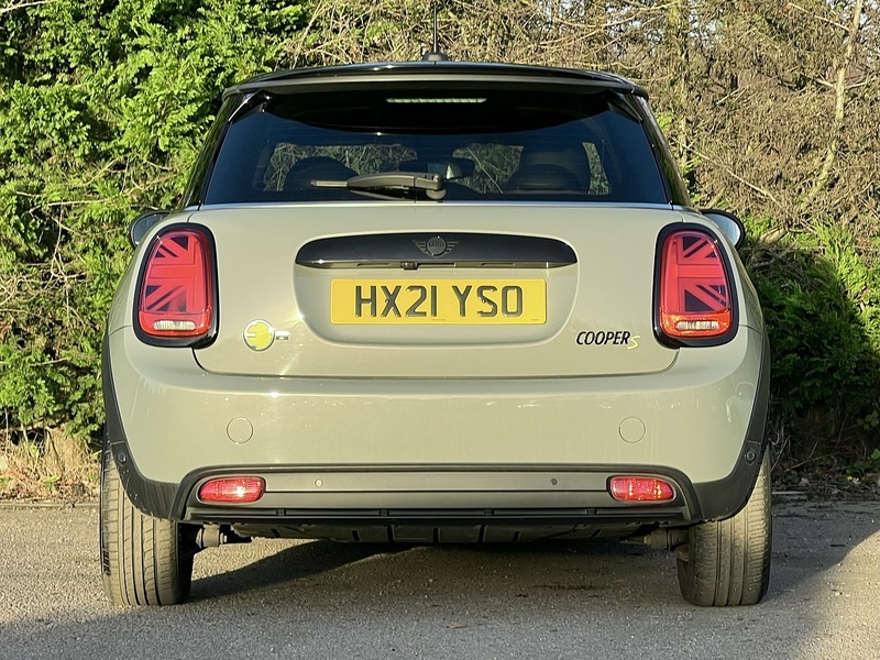 MINI Electric Hatch Cooper SE 32.6kWh Level 2 Hatchback 3dr Electric Auto (184 ps) | 1 FORMER KEEPER|VAT QUALIFYING - U11267