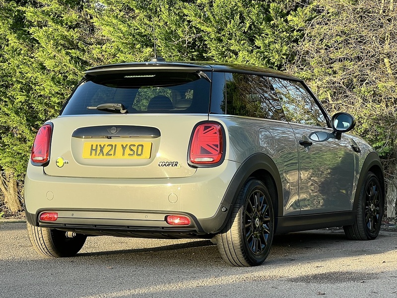 MINI Electric Hatch Cooper SE 32.6kWh Level 2 Hatchback 3dr Electric Auto (184 ps) | 1 FORMER KEEPER|VAT QUALIFYING - U11267