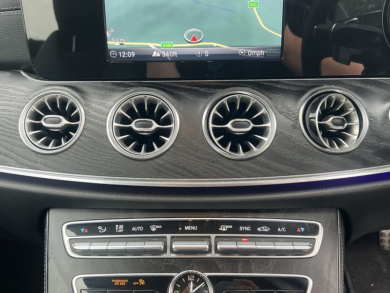 Mercedes-Benz E Class E220d AMG Line - U11279