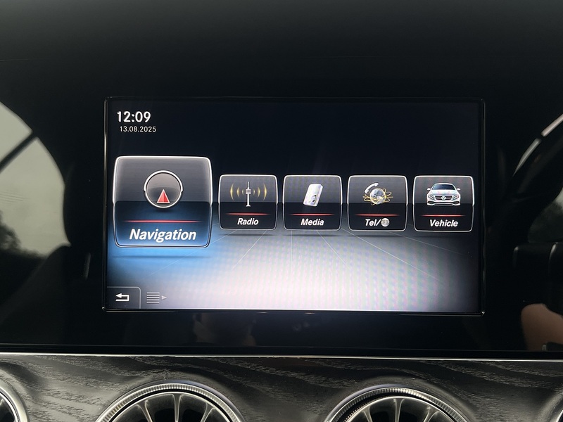 Mercedes-Benz E Class E220d AMG Line - U11279