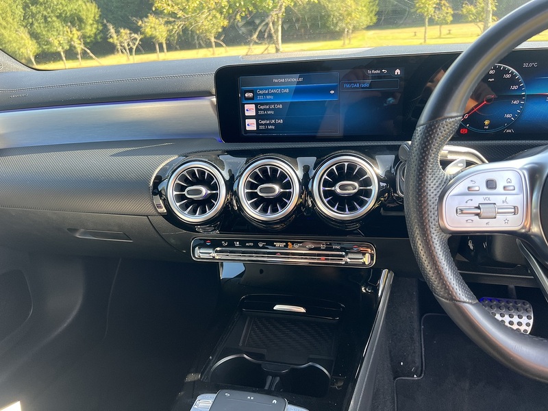 Mercedes-Benz CLA CLA220 AMG Line - U11285