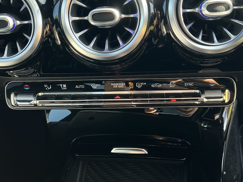 Mercedes-Benz CLA CLA220 AMG Line - U11285