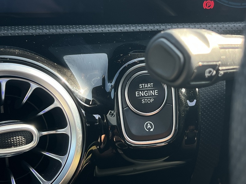 Mercedes-Benz CLA CLA220 AMG Line - U11285