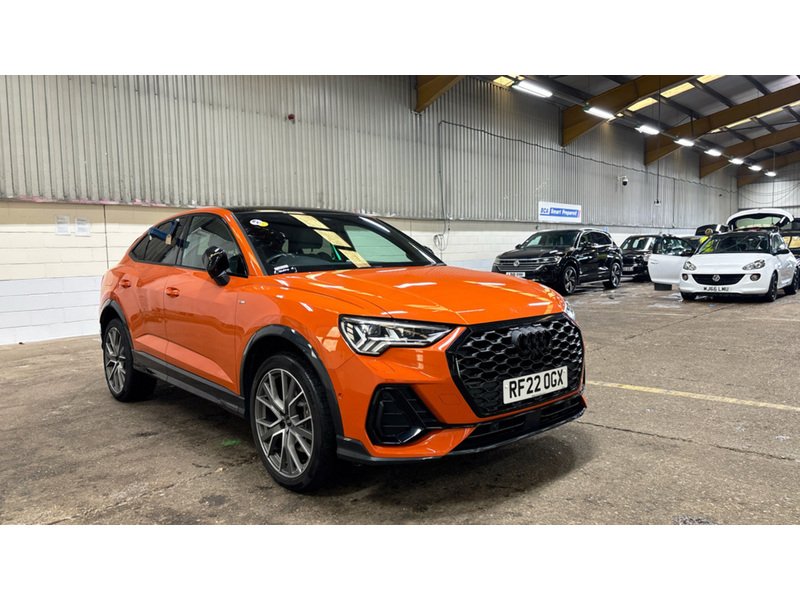 Audi Q3 TFSIe Vorsprung - U11309