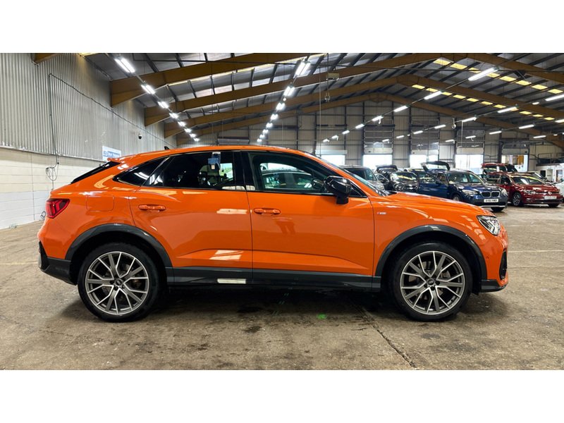 Audi Q3 TFSIe Vorsprung - U11309