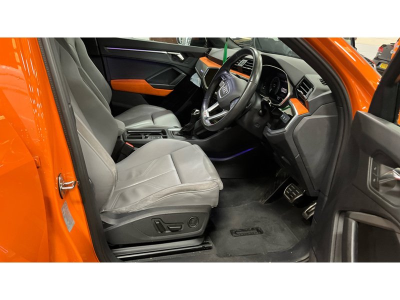 Audi Q3 TFSIe Vorsprung - U11309