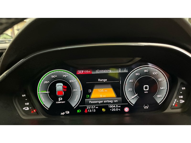 Audi Q3 TFSIe Vorsprung - U11309