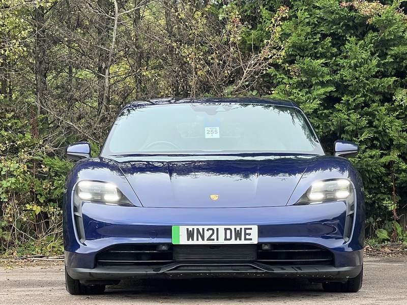 Porsche Taycan Performance Plus - U11316