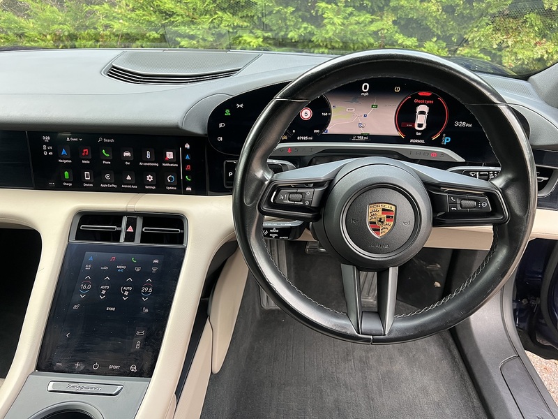 Porsche Taycan Performance Plus - U11316