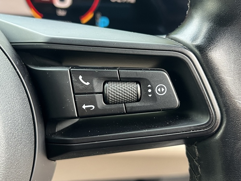 Porsche Taycan Performance Plus - U11316