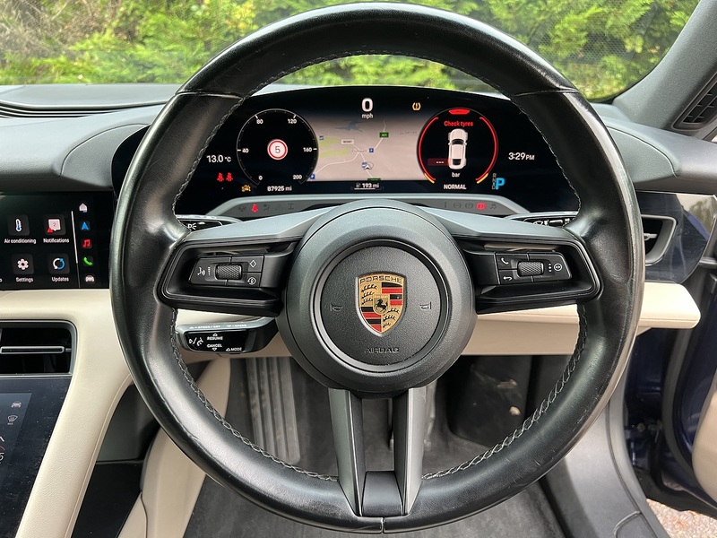 Porsche Taycan Performance Plus - U11316