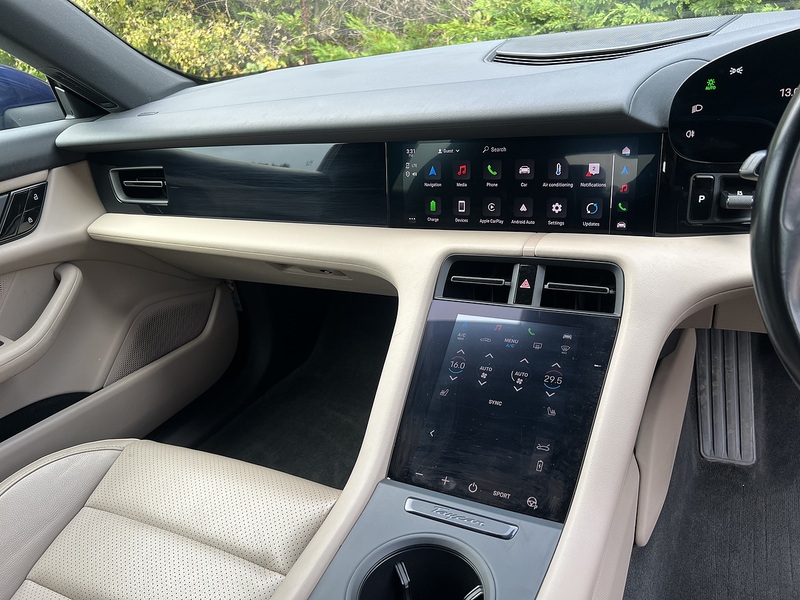 Porsche Taycan Performance Plus - U11316