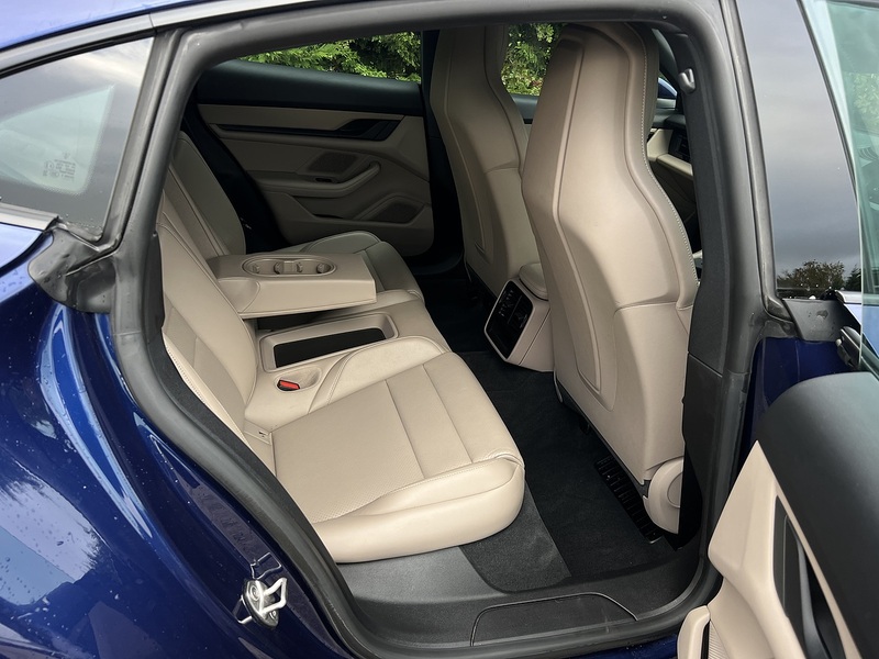 Porsche Taycan Performance Plus - U11316