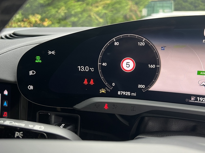 Porsche Taycan Performance Plus - U11316