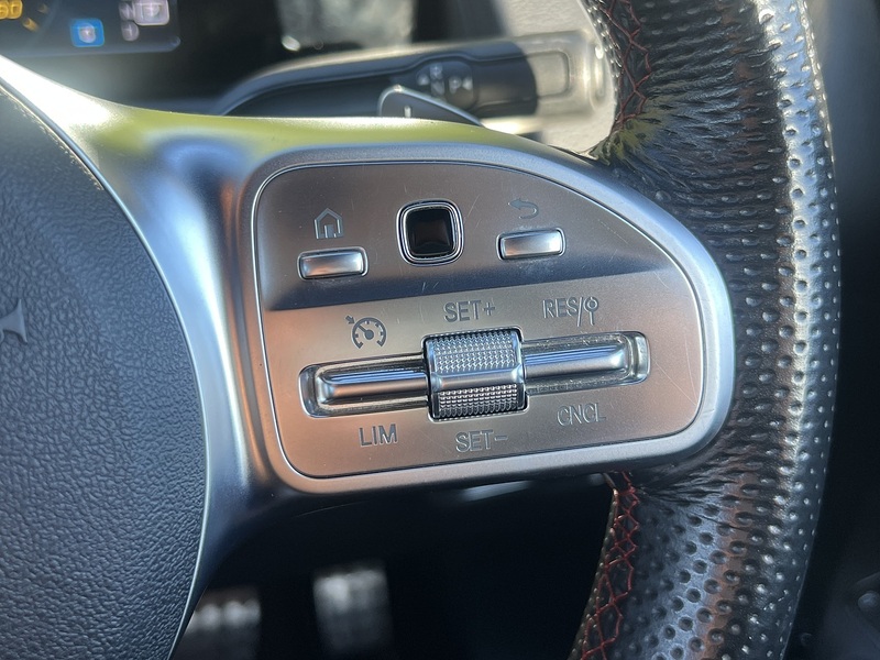 Mercedes-Benz GLB GLB200 AMG Line - U11322