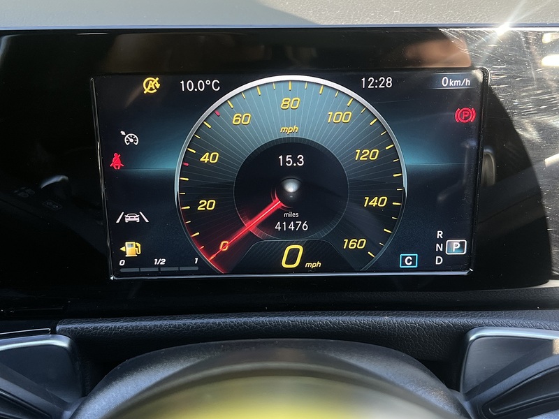 Mercedes-Benz GLB GLB200 AMG Line - U11322