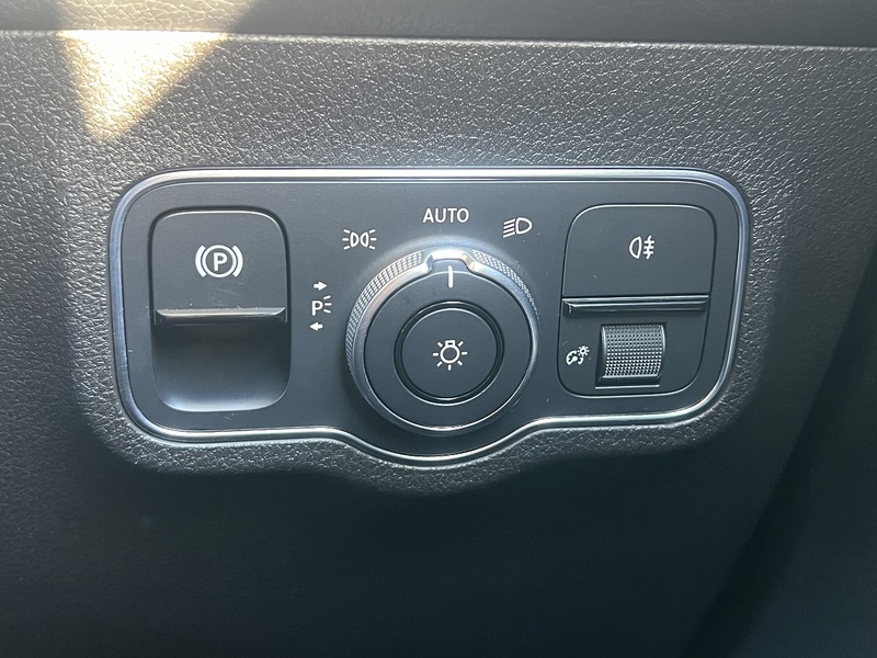 Mercedes-Benz GLB GLB200 AMG Line - U11322