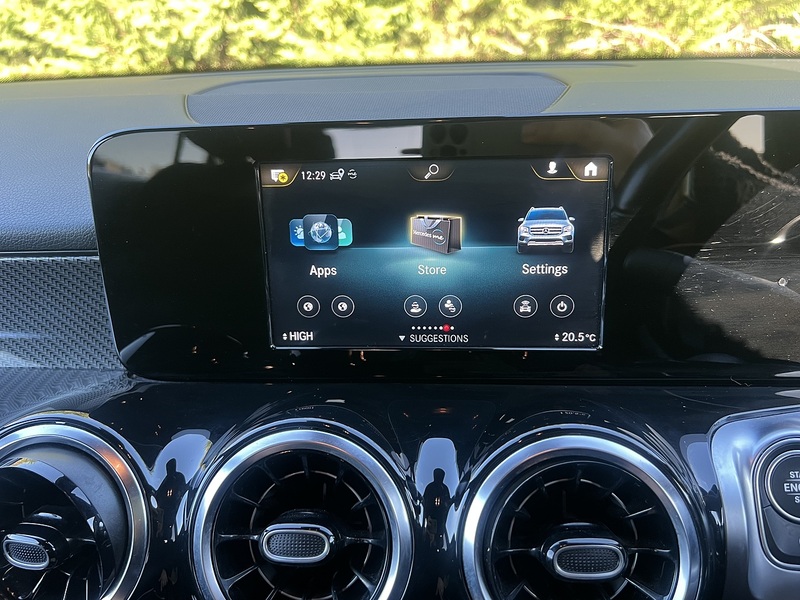 Mercedes-Benz GLB GLB200 AMG Line - U11322