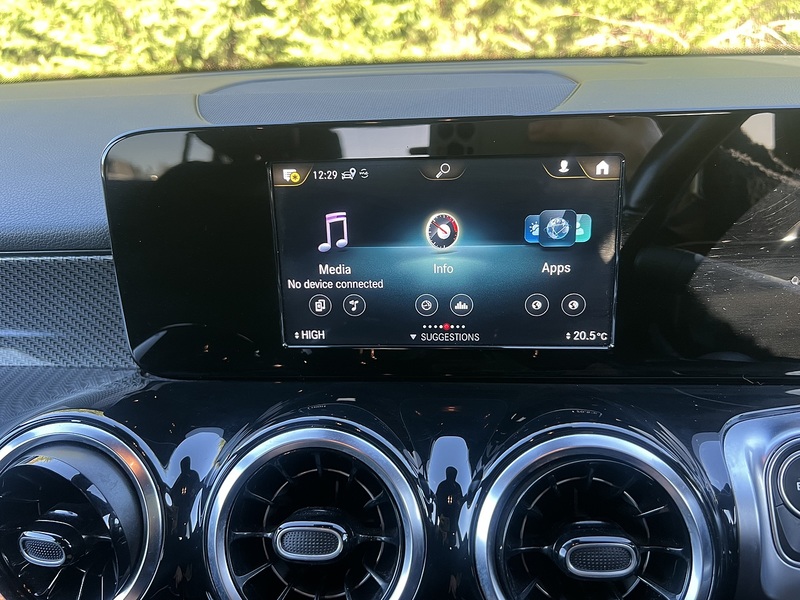 Mercedes-Benz GLB GLB200 AMG Line - U11322