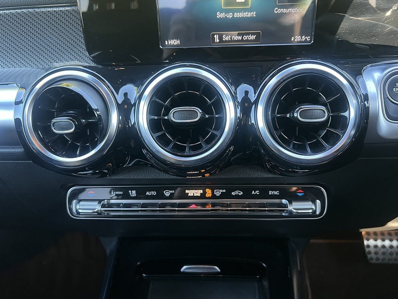 Mercedes-Benz GLB GLB200 AMG Line - U11322