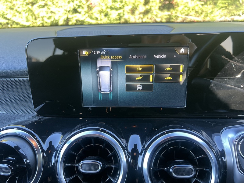 Mercedes-Benz GLB GLB200 AMG Line - U11322