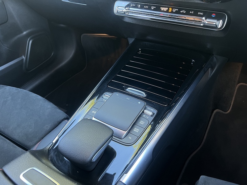 Mercedes-Benz GLB GLB200 AMG Line - U11322