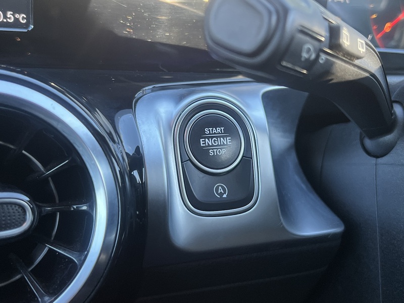 Mercedes-Benz GLB GLB200 AMG Line - U11322