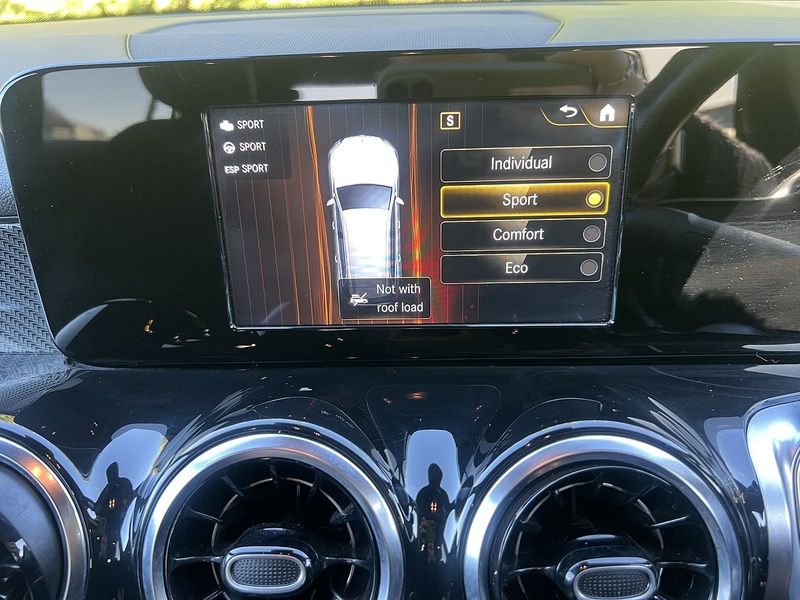 Mercedes-Benz GLB GLB200 AMG Line - U11322