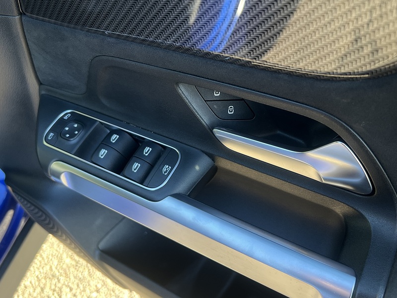 Mercedes-Benz GLB GLB200 AMG Line - U11322