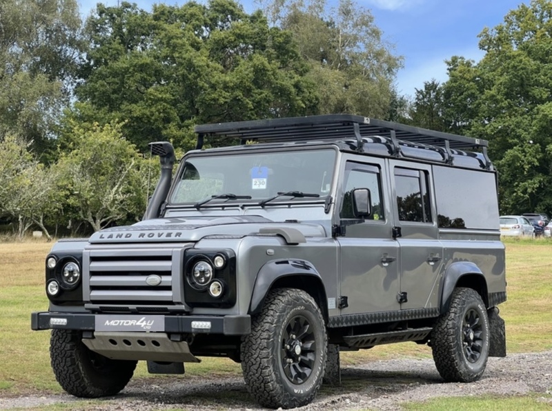 Land Rover Defender 110  - U11326