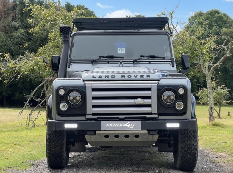 Land Rover Defender 110  - U11326