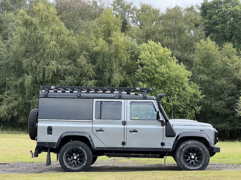 Land Rover Defender 110  - U11326