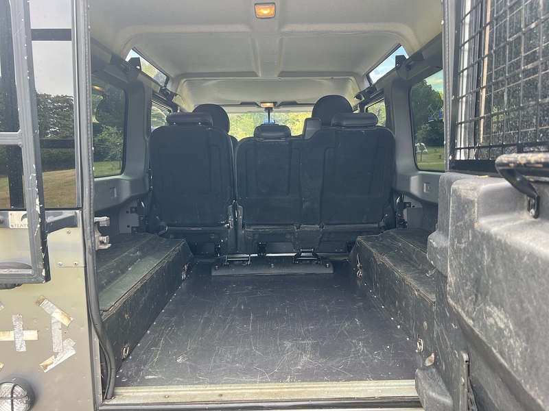 Land Rover Defender 110  - U11326