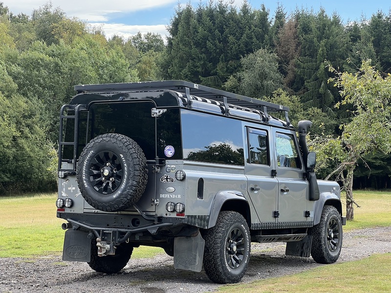 Land Rover Defender 110  - U11326