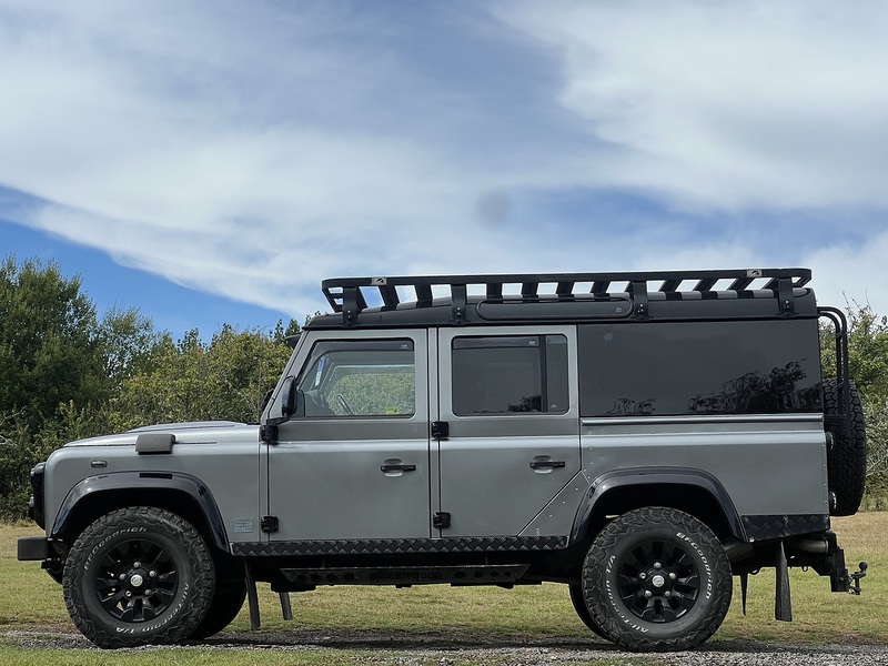 Land Rover Defender 110  - U11326
