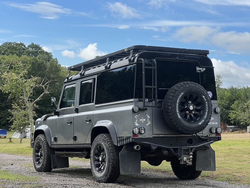 Land Rover Defender 110  - U11326