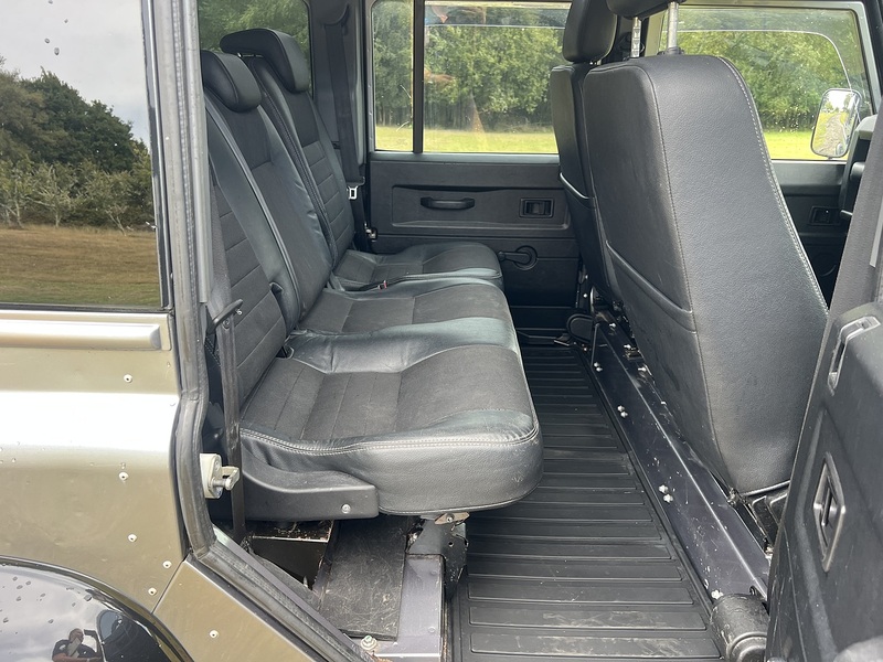 Land Rover Defender 110  - U11326