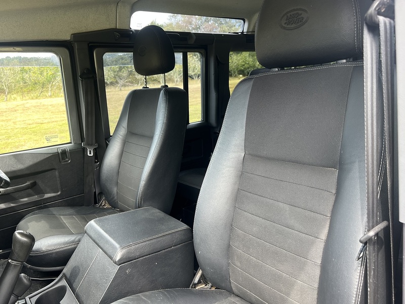 Land Rover Defender 110  - U11326