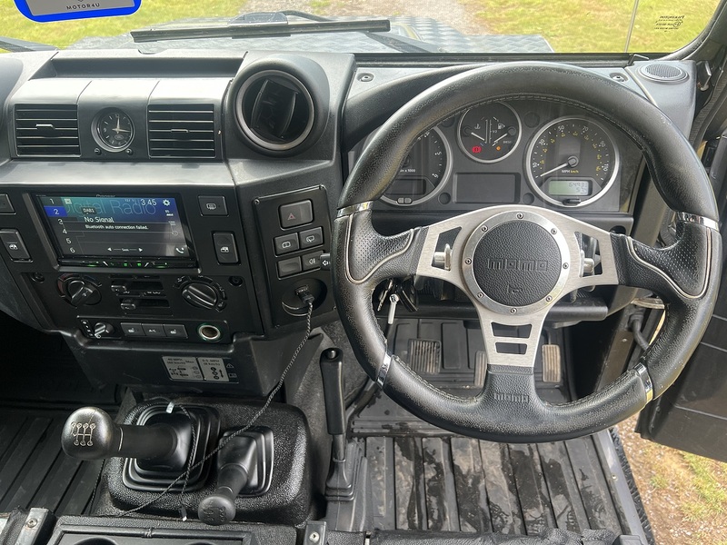 Land Rover Defender 110  - U11326