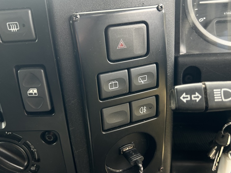 Land Rover Defender 110  - U11326