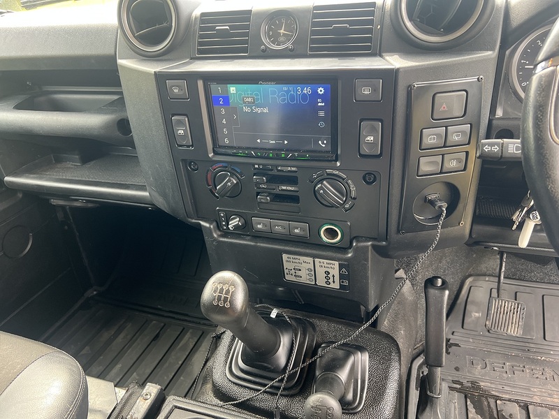 Land Rover Defender 110  - U11326