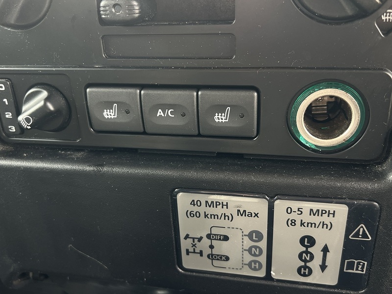 Land Rover Defender 110  - U11326