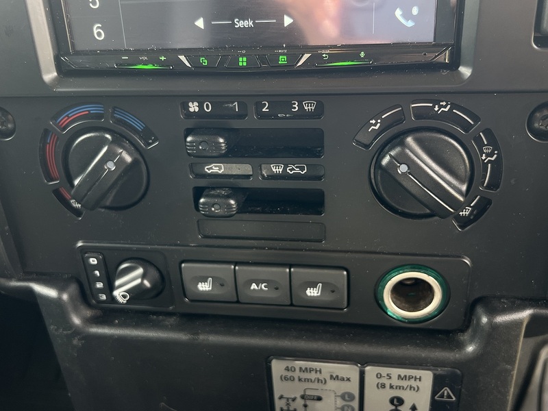 Land Rover Defender 110  - U11326