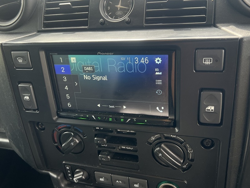 Land Rover Defender 110  - U11326