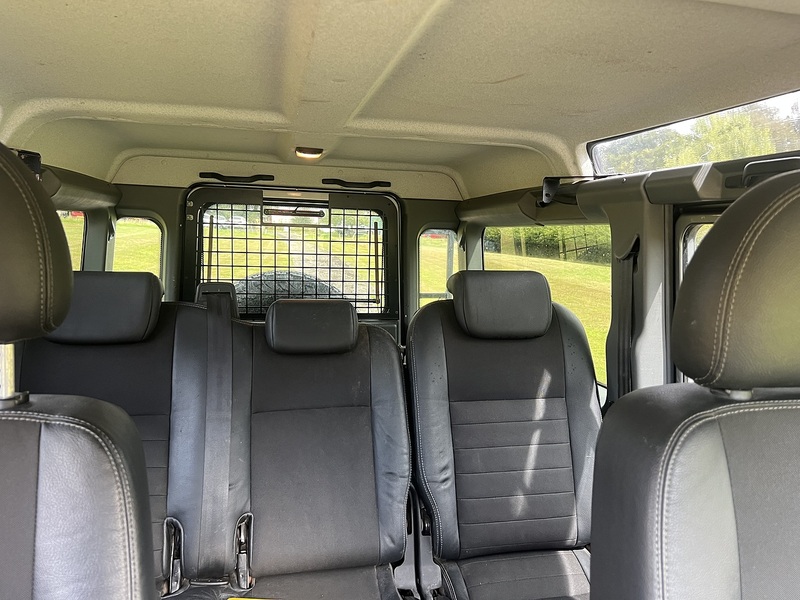 Land Rover Defender 110  - U11326