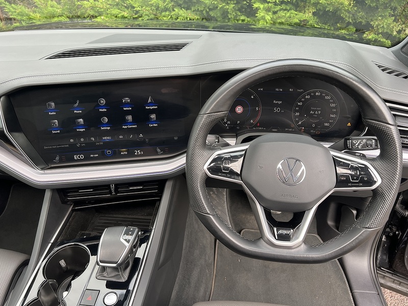 Volkswagen Touareg TDI V6 Black Edition - U11329