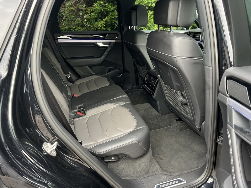 Volkswagen Touareg TDI V6 Black Edition - U11329