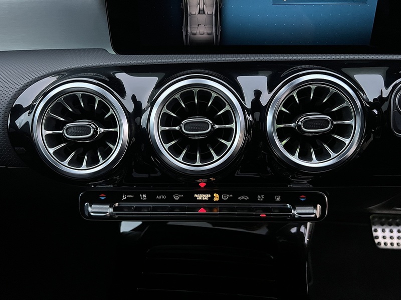 Mercedes-Benz CLA CLA250e AMG Line Night Edition - U11331